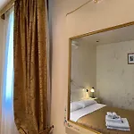 威尼斯旅馆 *